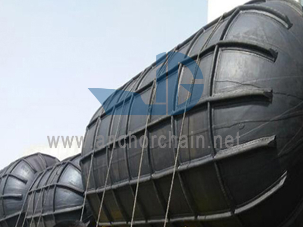 مصدات مطاطية عائمة
